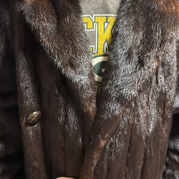 Mahogany 100% Authentic Mink Coat - Picture 9 of 11